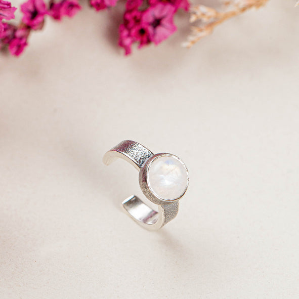 Ear cuff Dublín - piedra luna